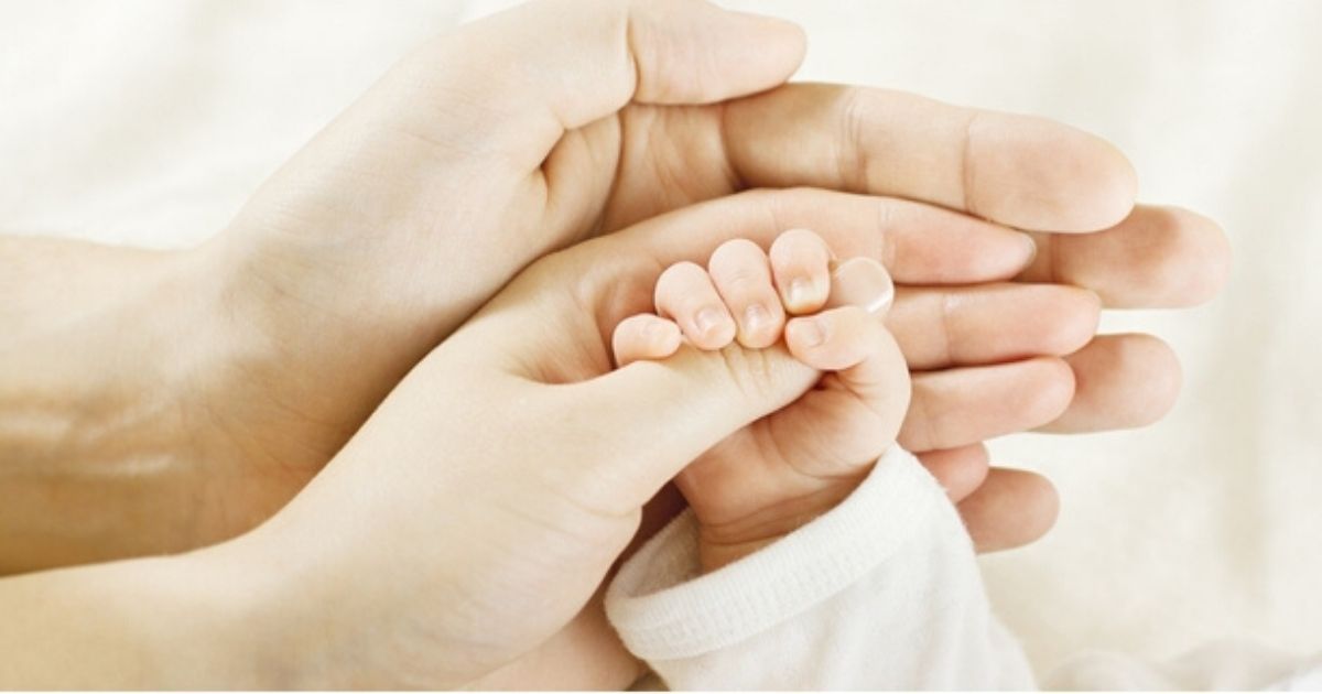 bayi genggam tangan
