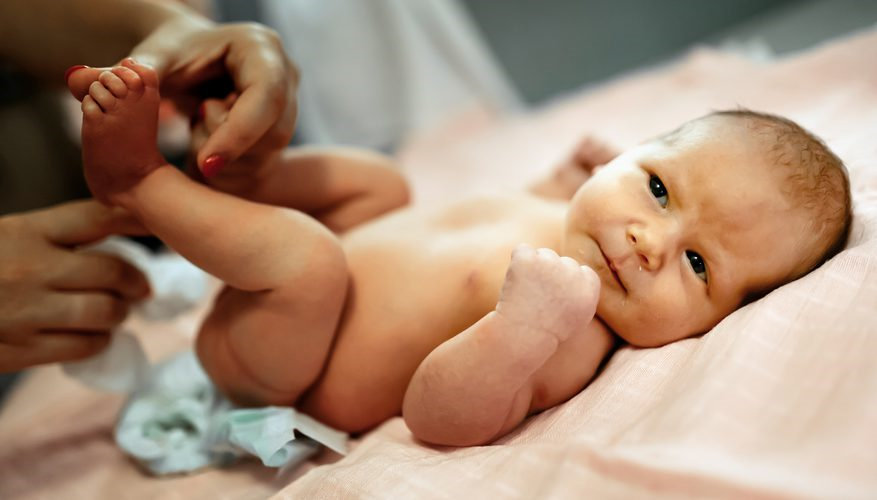 Hukum Guna Baby Wipe Untuk Membersihkan Najis Bayi
