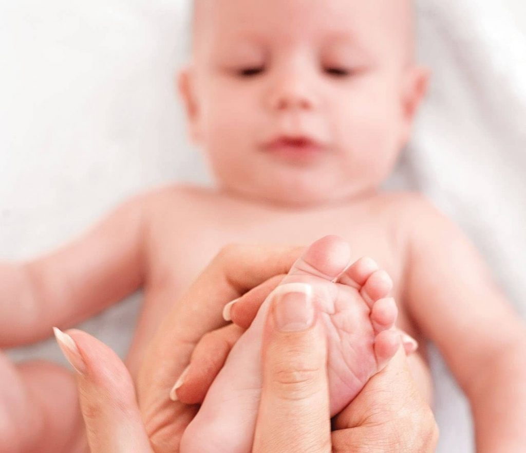 7 Cara Mengurut Bayi Baru Lahir. Bayi Kurang Meragam ...