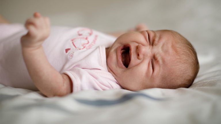 10 Cara Hentikan Tangisan Bayi Yang Berkesan, Yang Penting Sabar.